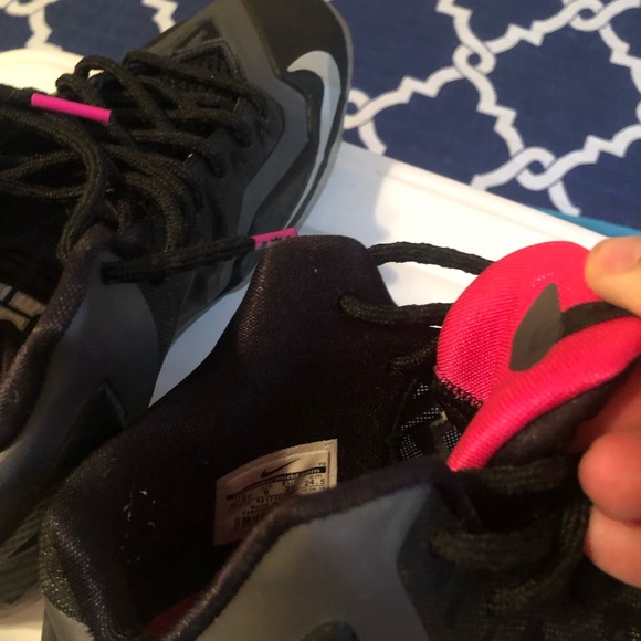 Nike Black and Gray Athletic Shoes - Picture 4 of 4